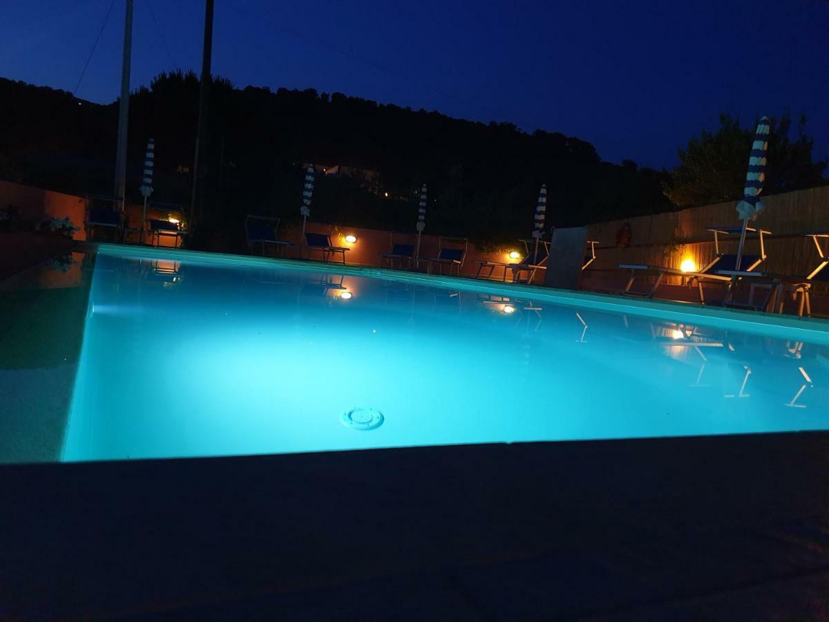 Elbaloves Appartaments Villa カポリーヴェリ エクステリア 写真