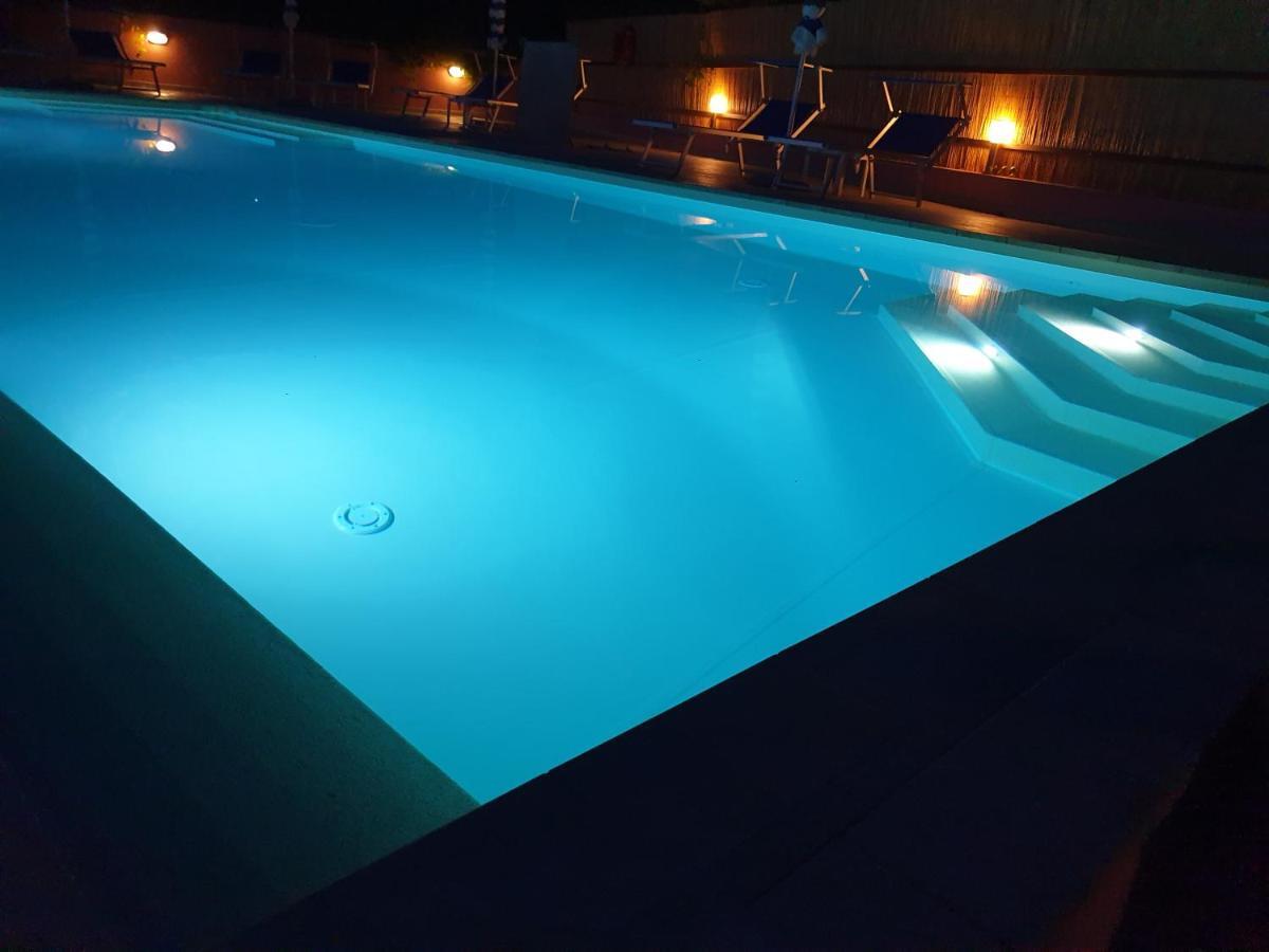 Elbaloves Appartaments Villa カポリーヴェリ エクステリア 写真